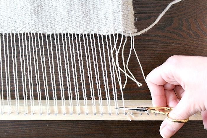 DIY Woven No-Sew Pillow - remove weaving.