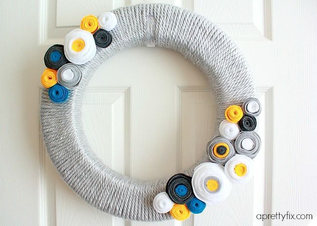 DIY yarn and felt wreath tutorial - aprettyfix.com