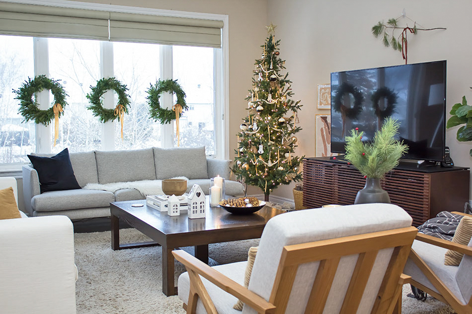 Cozy Christmas Holiday Home Tour - A Pretty Fix